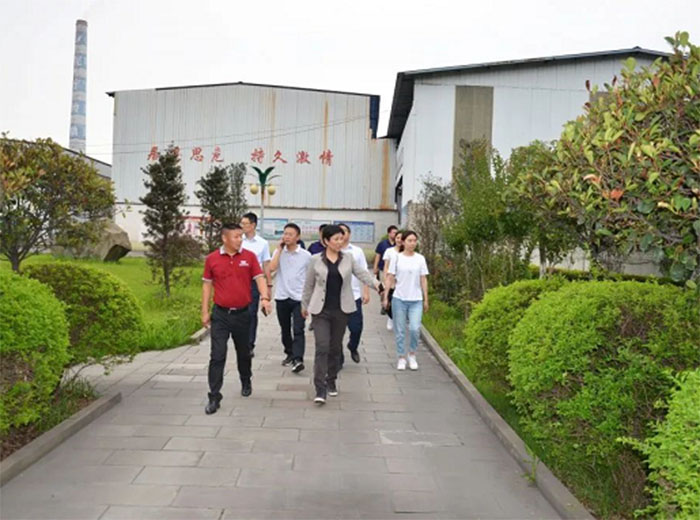 贵州省习水县经开区领导莅临长征娱乐玻璃考察