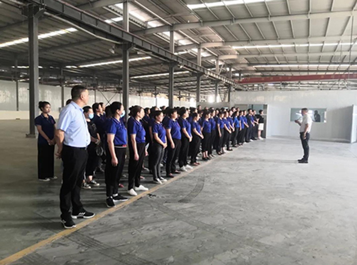 长征娱乐集团董事长出席隆昌唯泰玻璃开业典礼