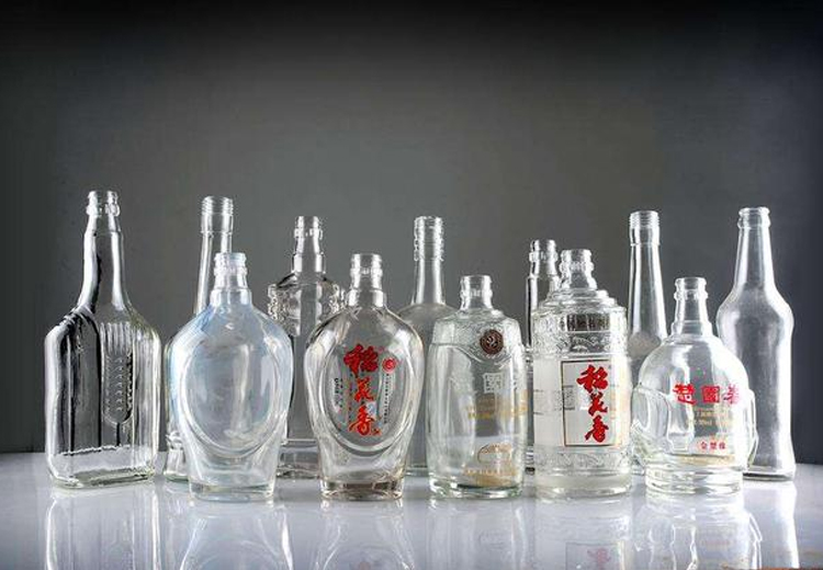 长征娱乐玻璃告诉您玻璃瓶如何抛光