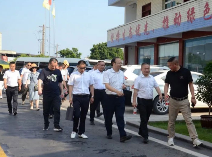 叙永县委常委申刚一行莅临长征娱乐集团总部基地调研