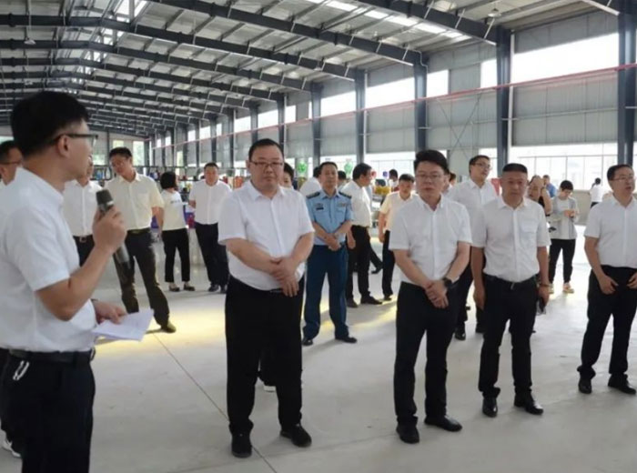 隆昌市副书记任伟一行莅临长征娱乐实业生产基地调研