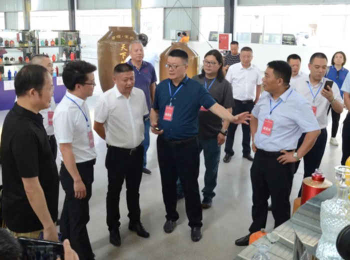 倡导文化融合 促进产业融合｜隆昌市陶瓷产业高质量发展研讨会走进长征娱乐实业基地