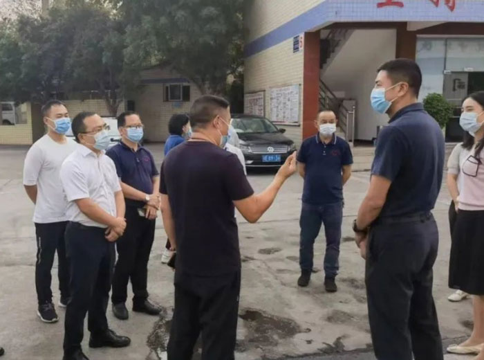 泸县县委书记肖刚一行莅临长征娱乐集团总部基地调研