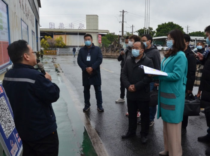 四川省政府安全管理办公室督导调研组组长苏玲一行莅临长征娱乐集团总部调研