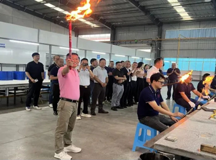 喜讯｜长征娱乐集团艺术玻璃精工车间生产线点火投产